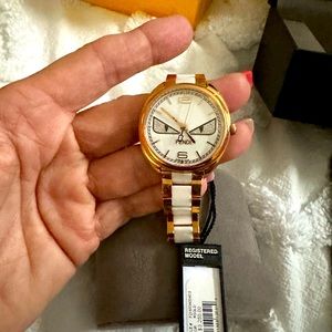 Fendi Momento Diamond Bug Ceramic Rose Watch